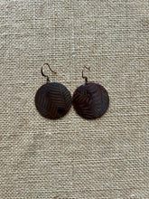 Load image into Gallery viewer, Iridescent Rolled Earring