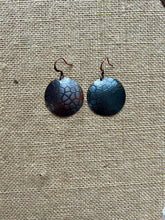 Load image into Gallery viewer, Iridescent Rolled Earring