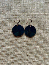 Load image into Gallery viewer, Black Patina Rolled Earring
