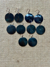 Load image into Gallery viewer, Black Patina Rolled Earring